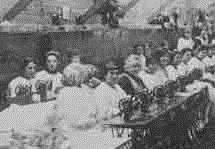 Vluchtoord Ede, naaischool. Belgische vrouwen die zijn gevlucht tijdens de Eerste Wereldoorlog (1917) Collectie IAV-Atria