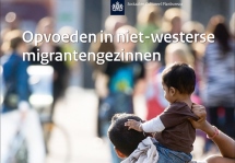 Omslag SCP-rapport Opvoeden in migrantengezinnen